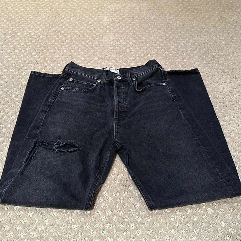 Agolde 90s jeans with the iconic rip in the thigh.